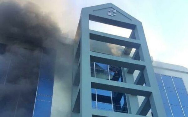 Un mexicano se lanza de un quinto piso creyendo que se quemaba su edificio