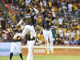 Águilas llegan a 30 victorias y se igualan en la primera posición con el Licey