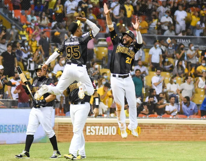 Águilas llegan a 30 victorias y se igualan en la primera posición con el Licey