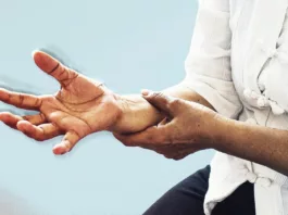 Estudio advierte sobre químico común de limpieza a seco asociado al Parkinson