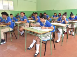 Ministerio de Educación cambiará uniformes en las escuelas públicas