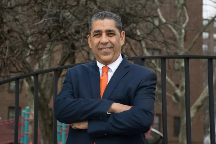 Escogen a Adriano Espaillat segundo político más influyente Manhattan