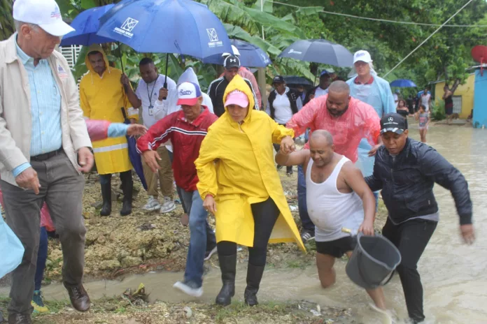 Betty Gerónimo recorre zonas afectadas por tormenta Franklin