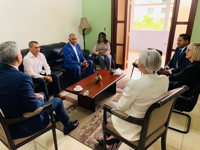Senador Julito Fulcar Encarnación realiza visita oficial a la Embajada de la República Dominicana en Honduras