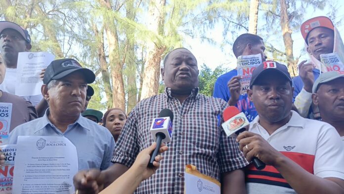 Trabajadores playeros de Boca Chica rechazan desalojos y exigen inclusión en el desarrollo turístico