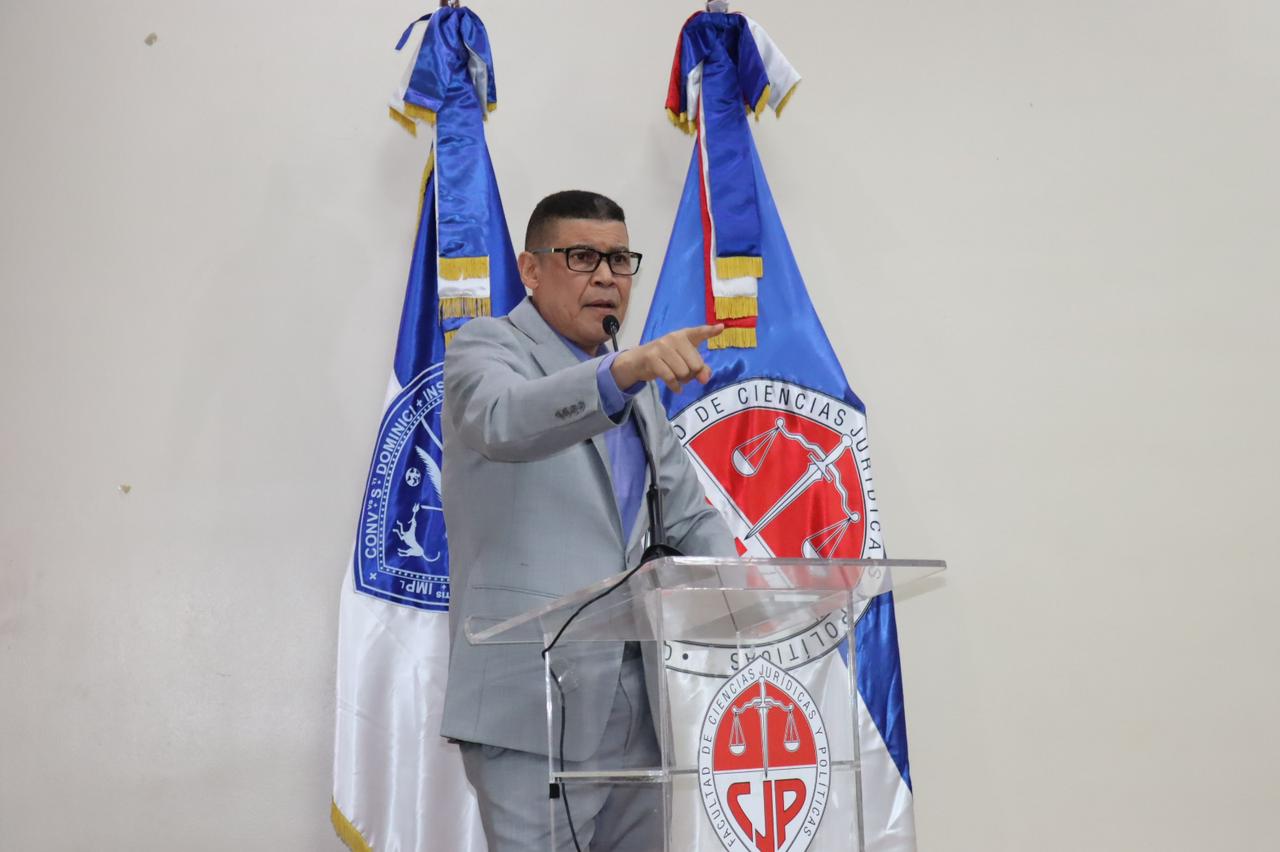 Ricardo Nieves durante el panel (1)