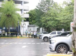 Hombre se lanza desde cuarto nivel del parqueo de Ágora Mall