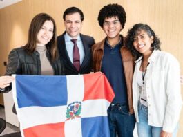 Ministro de Cultura visita campus de Berklee en Valencia, España