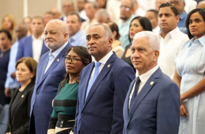 Senador Fulcar presenta logros del primer año de gestión