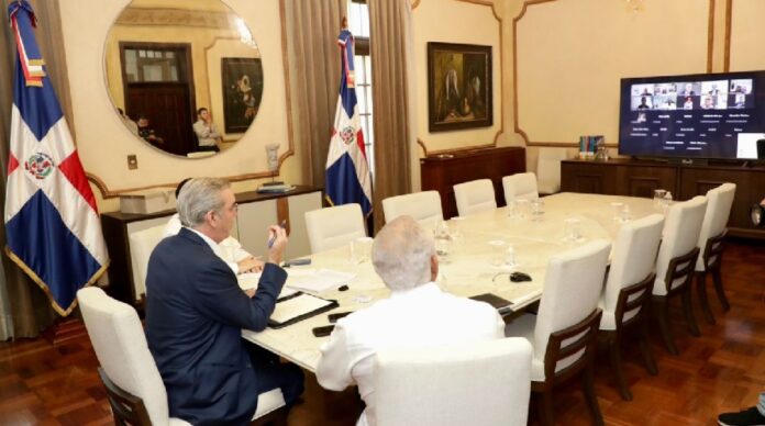 Abinader encabeza reunión virtual con 15 gobernadoras para pasar balance tras el paso del huracán Melissa