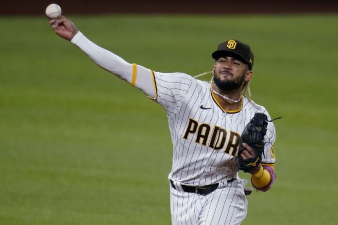 Fernando Tatis Jr. lidera la lista de ganadores del Guante de Oro 2025