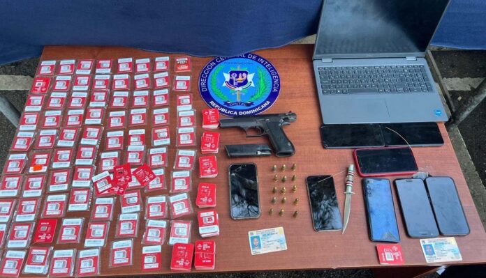 Desmantelan red dedicada a delitos cibernéticos y estafas electrónicas durante allanamientos en Santiago
