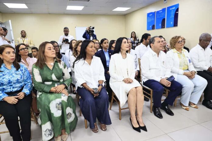 Primera dama y SNS entregan Unidad de Atención Integral en Engombe