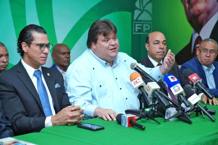 Fuerza del Pueblo exige identificar miembros PRM ligados al narcotráfico