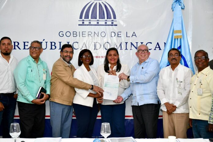 Crean fondo de RD$200 millones para préstamos a pequeños productores de Azua