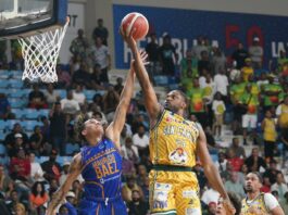 San Carlos le propina revés al Mauricio Báez en primer partido TBS Distrito 2025