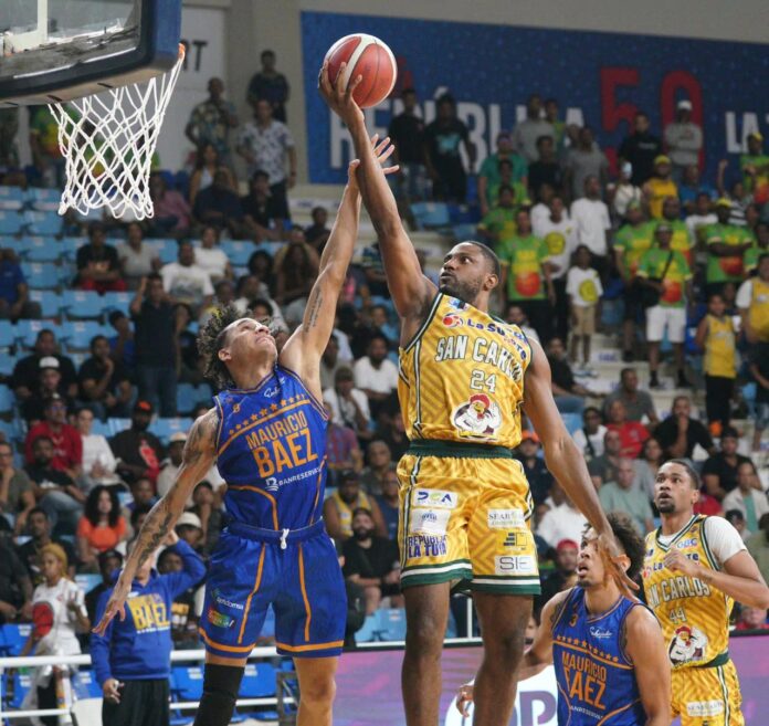 San Carlos le propina revés al Mauricio Báez en primer partido TBS Distrito 2025