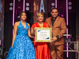 Danylsa Vargas recibe reconocimiento a la trayectoria en Premios La Flor