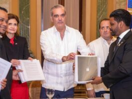 Abinader respalda pacto nacional contra la violencia de género; recibe documento de Reforma Integral “Déjala Ir”