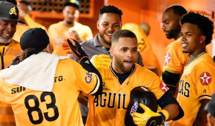 Águilas ganan 6-4 a los Toros y extienden su dominio en LIDOM