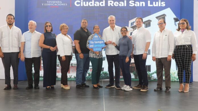Abinader entrega 360 nuevos apartamentos en Ciudad Real San Luis