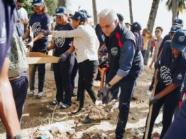 Luis Miguel De Camps encabeza primera acción formativa de “Agentes al 100” con jornada de limpieza en la playa de Montesinos