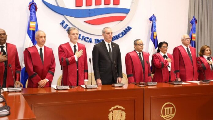 Abinader asiste a Audiencia Solemne por 181.° aniversario de la Constitución dominicana