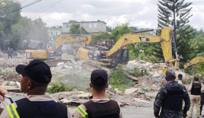 Residentes del barrio cuba de Arroyo Hondo II denuncian desalojo violento