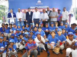 Ministerio de Deportes entrega remozado estadio de béisbol en el Parque del Este