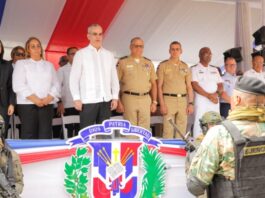Abinader encabeza desfile estudiantil, cívico-militar y policial por el 181.° aniversario de la Constitución dominicana
