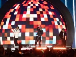 Ilegales deslumbra con un emotivo y vibrante espectáculo en su 30° aniversario musical