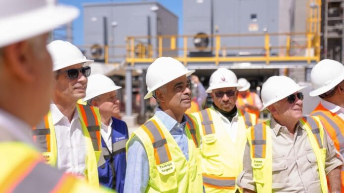 Ministro Joel Santos verifica los avances de construcción de la planta Energía 2000