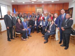 Merenguero y bachateros se reúnen con legisladores por la preservación de la música dominicana