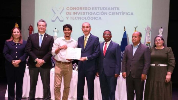 Mescyt reconoce a ganadores del Cecyt 2025