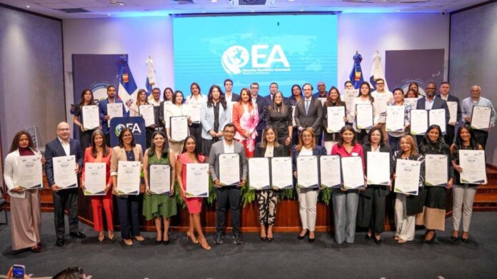 Aduanas marca récord histórico con 700 empresas en el programa OEA