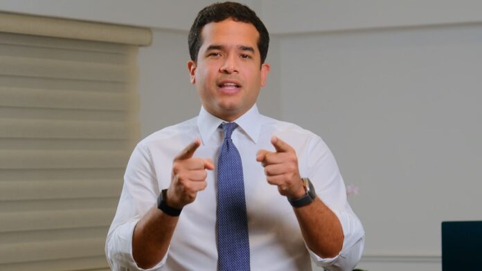Omar Fernández critica aprobación del Presupuesto 2026 sin indexación salarial