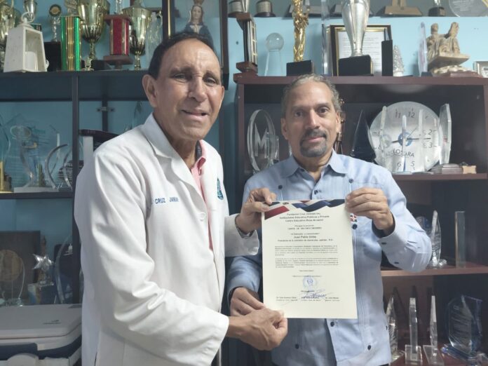 Reconocen el trabajo de Juan Pablo Uribe por valores patrios dominicanos
