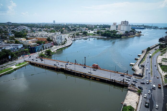 Puente Flotante cerrará dos horas este sábado por salida de barco