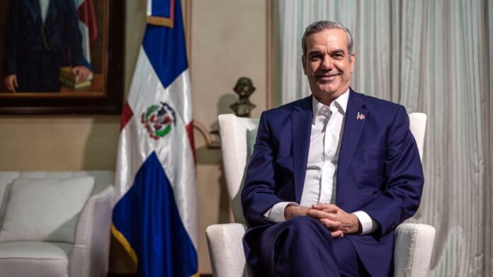 Abinader llama a los dominicanos a estar unidos, al amor y la solidaridad en esta Navidad y Año Nuevo