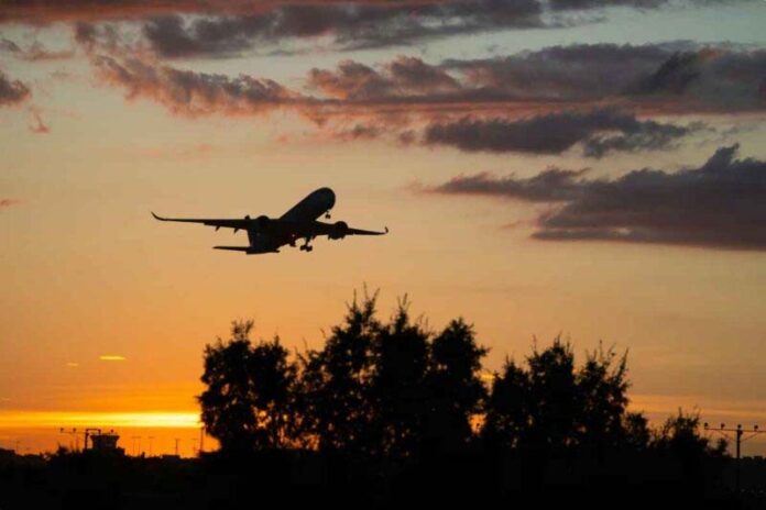 EE.UU. renueva alerta sobre tráfico aéreo en Venezuela