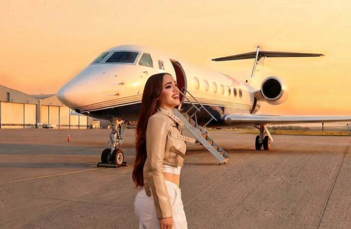 Karen Yapoort revela que compró un avión privado