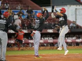 Leones vienen de atrás para vencer a Gigantes y afianzarse en cuarto