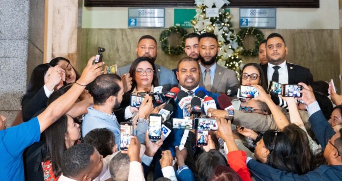 Ministerio Público solicita 18 meses de prisión preventiva contra diez arrestados por corrupción dentro de la Operación Cobra