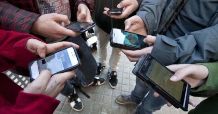 Adolescentes quedan sin acceso a redes sociales nueva ley en Australia