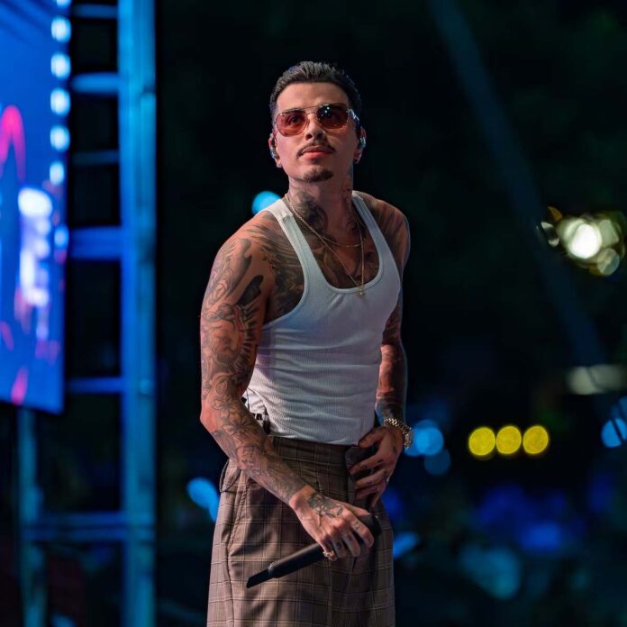 Rauw Alejandro llena de ritmo caribeño el parque Eugenio María de Hostos