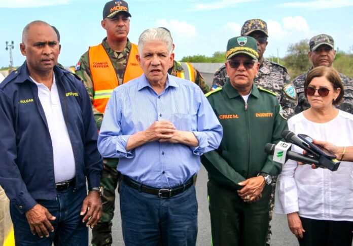Obras Públicas Inicia programa  de asfaltado en comunidades de la provincia Peravia