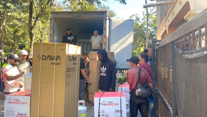 Asistencia Social entrega alimentos y ajuares a familias de La Zanja afectadas por explosión de tubería matriz