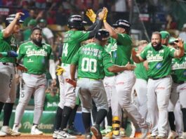 Las Estrellas derrotan a los Leones y le ganan serie de tres partidos
