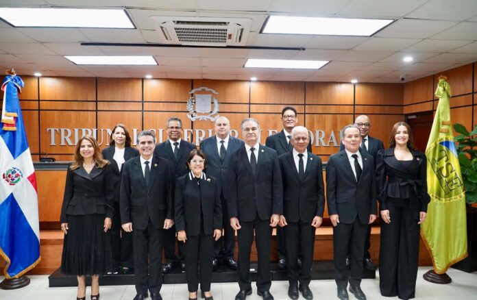 Presidente del Senado y secretaria del CNM posesionan jueces del TSE