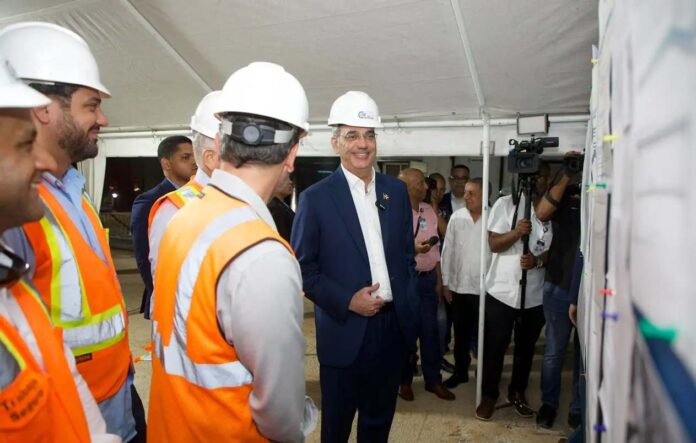 Presidente Abinader realiza visita de supervisión al túnel bajo la Plaza de la Bandera